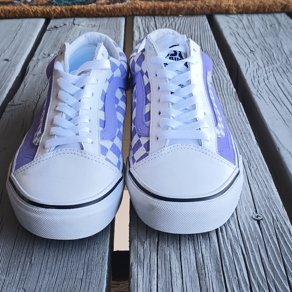 Vans - Picture 2 of 16